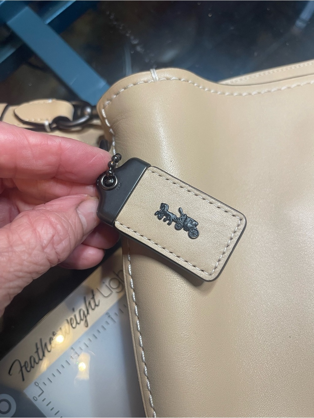 Coach Cream Leather Shoulder Bag with Metallic Link Trim - Picture 2 of 10